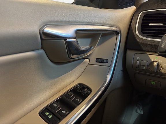 Volvo V60 13 of 25