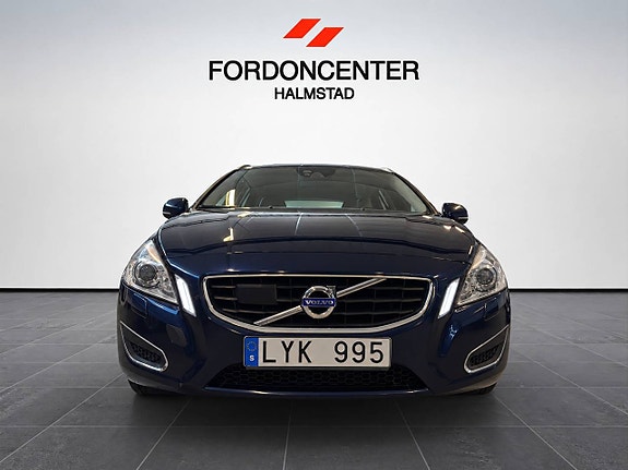 Volvo V60 2 of 25