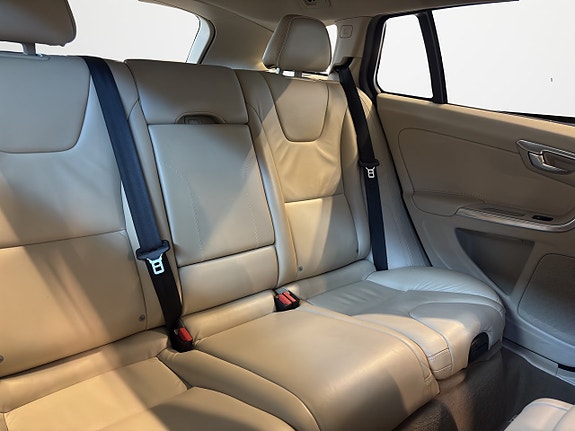 Volvo V60 21 of 25