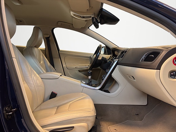 Volvo V60 11 of 25