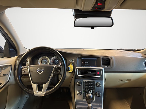 Volvo V60 12 of 25