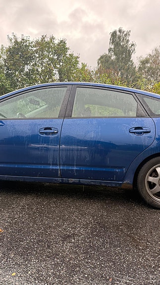Toyota Prius 4 of 7