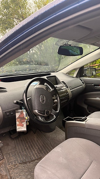 Toyota Prius 6 of 7