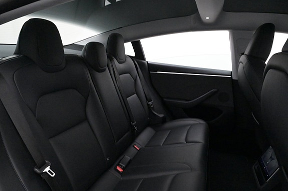 Tesla Model 3 20 of 27