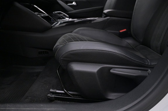 Peugeot e-208 13 of 27
