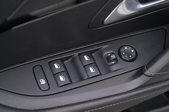 Peugeot e-208 12 of 27