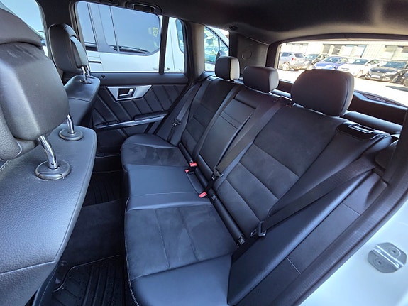 Mercedes-Benz GLK220 11 of 18