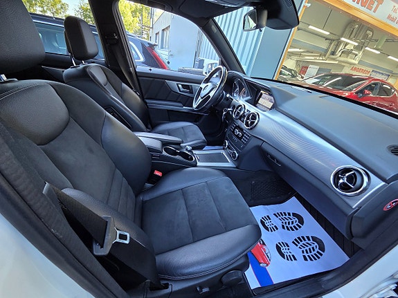 Mercedes-Benz GLK220 16 of 18