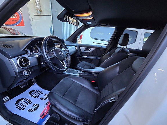 Mercedes-Benz GLK220 8 of 18