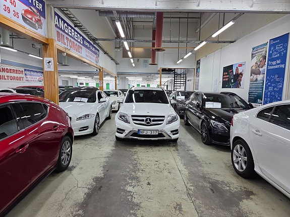Mercedes-Benz GLK220 3 of 18