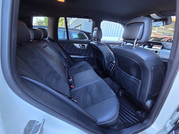 Mercedes-Benz GLK220 14 of 18