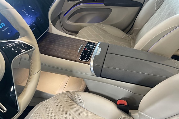 Mercedes-Benz EQS580 SUV 15 of 19