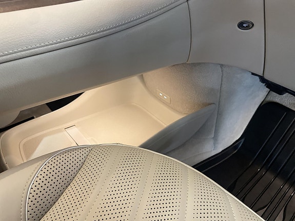 Mercedes-Benz EQS580 SUV 19 of 19