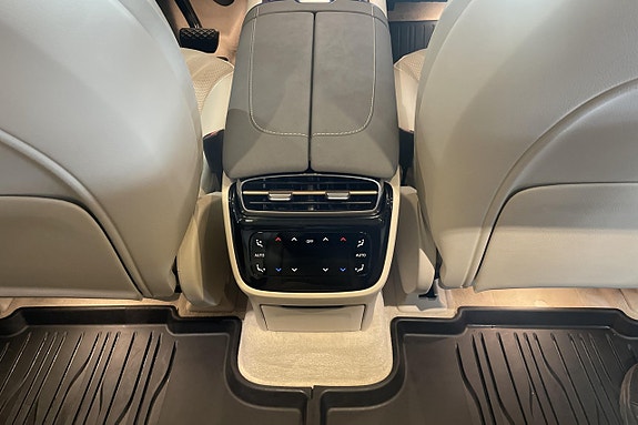 Mercedes-Benz EQS580 SUV 18 of 19