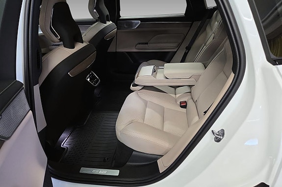 Volvo ES90 14 of 20