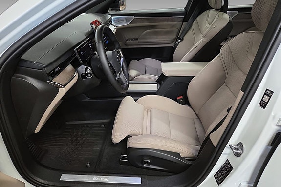 Volvo ES90 12 of 20