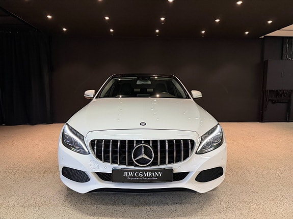 Mercedes-Benz C220 d 2 of 14