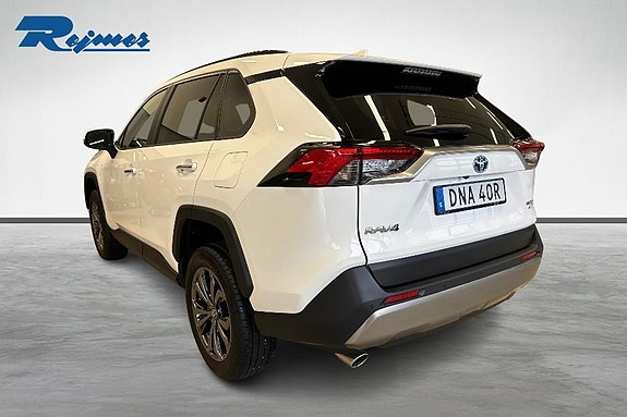 Toyota RAV4 2 of 21