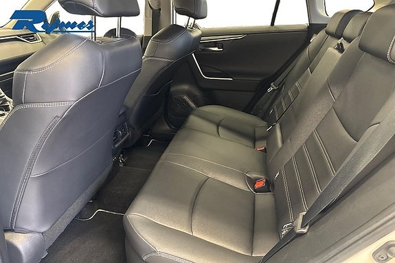 Toyota RAV4 14 of 21