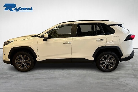 Toyota RAV4 3 of 21