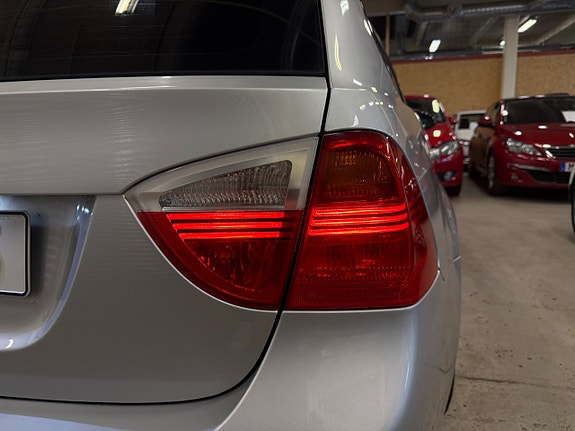 BMW 320d 4 of 15