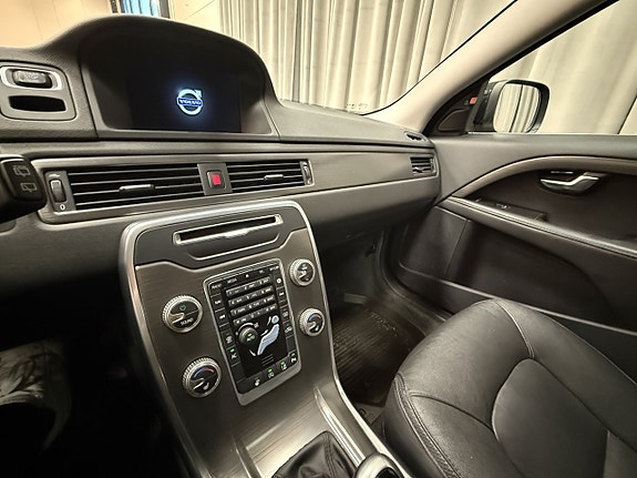 Volvo XC70 14 of 19