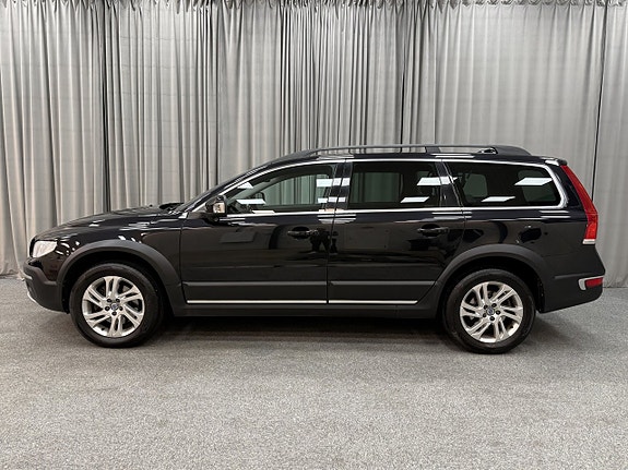 Volvo XC70 2 of 19