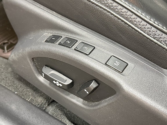 Volvo XC70 12 of 19