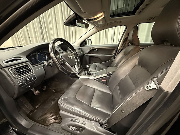 Volvo XC70 8 of 19