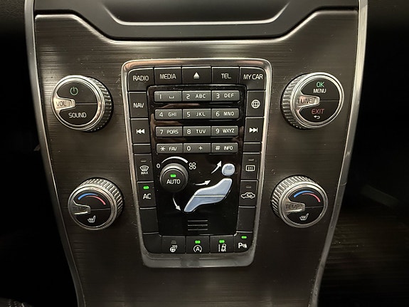 Volvo XC70 15 of 19