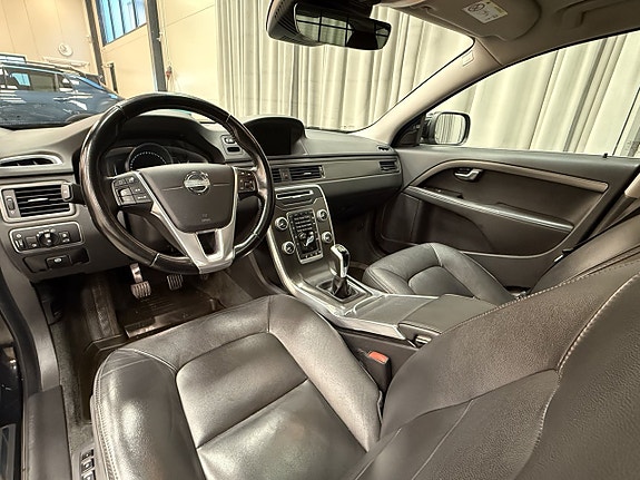 Volvo XC70 11 of 19