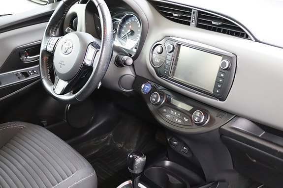 Toyota Yaris 12 of 21