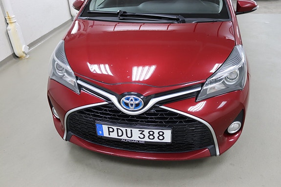 Toyota Yaris 3 of 21