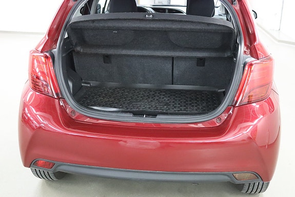 Toyota Yaris 13 of 21