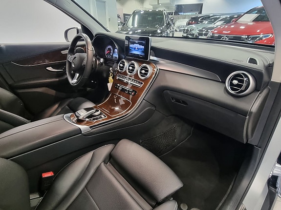 Mercedes-Benz GLC220 d 9 of 17
