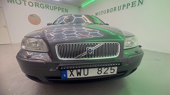 Volvo V70 3 of 19