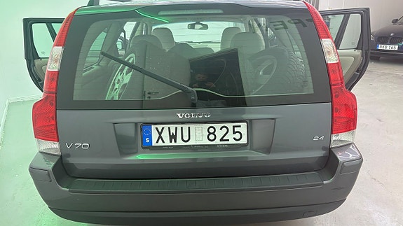 Volvo V70 12 of 19