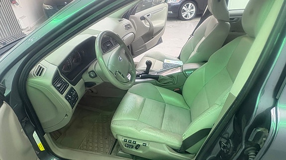 Volvo V70 15 of 19