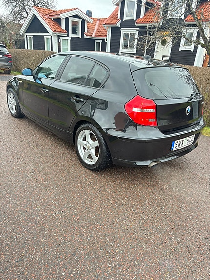 BMW 116i 2 of 3