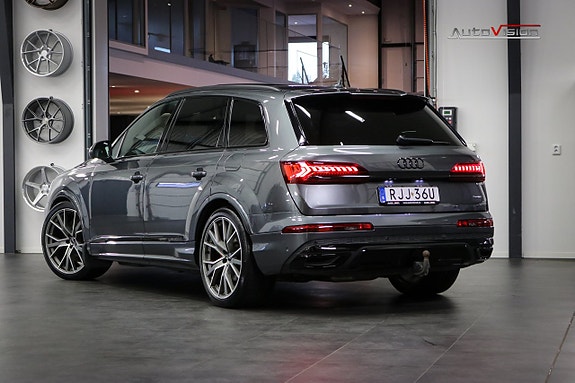Audi Q7 2 of 30