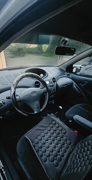 Toyota Yaris 6 of 9