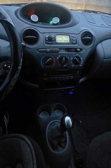 Toyota Yaris 7 of 9