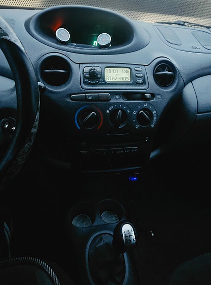 Toyota Yaris 8 of 9