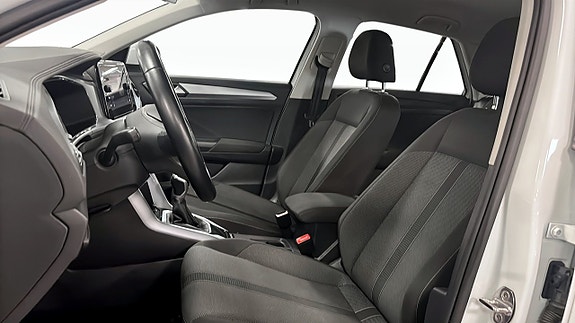 Volkswagen T-Roc 8 of 12