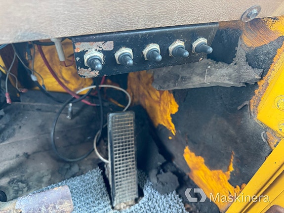 Hjullastare Ford A-62 med redskap 21 of 27
