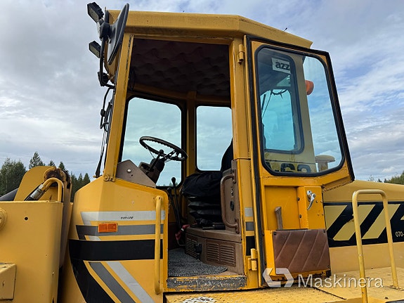 Hjullastare Ford A-62 med redskap 9 of 27