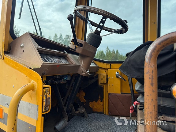 Hjullastare Ford A-62 med redskap 11 of 27