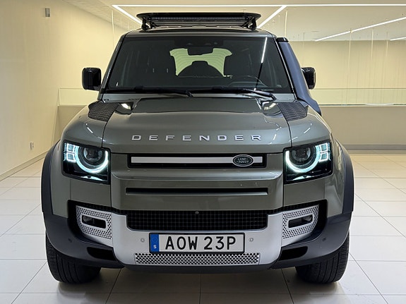 Land Rover Defender 110 2 of 25