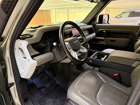 Land Rover Defender 110 10 of 25