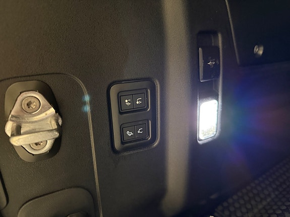 Land Rover Defender 110 25 of 25